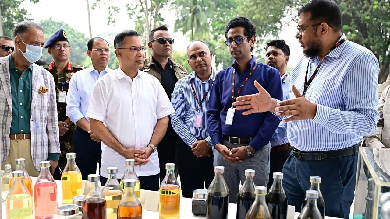 বর্জ্য থেকে জ্বালানি তেল উৎপাদনের প্রকল্প দেখলেন প্রধানমন্ত্রী, বাস্তবায়নে সহায়তার আশ্বাস