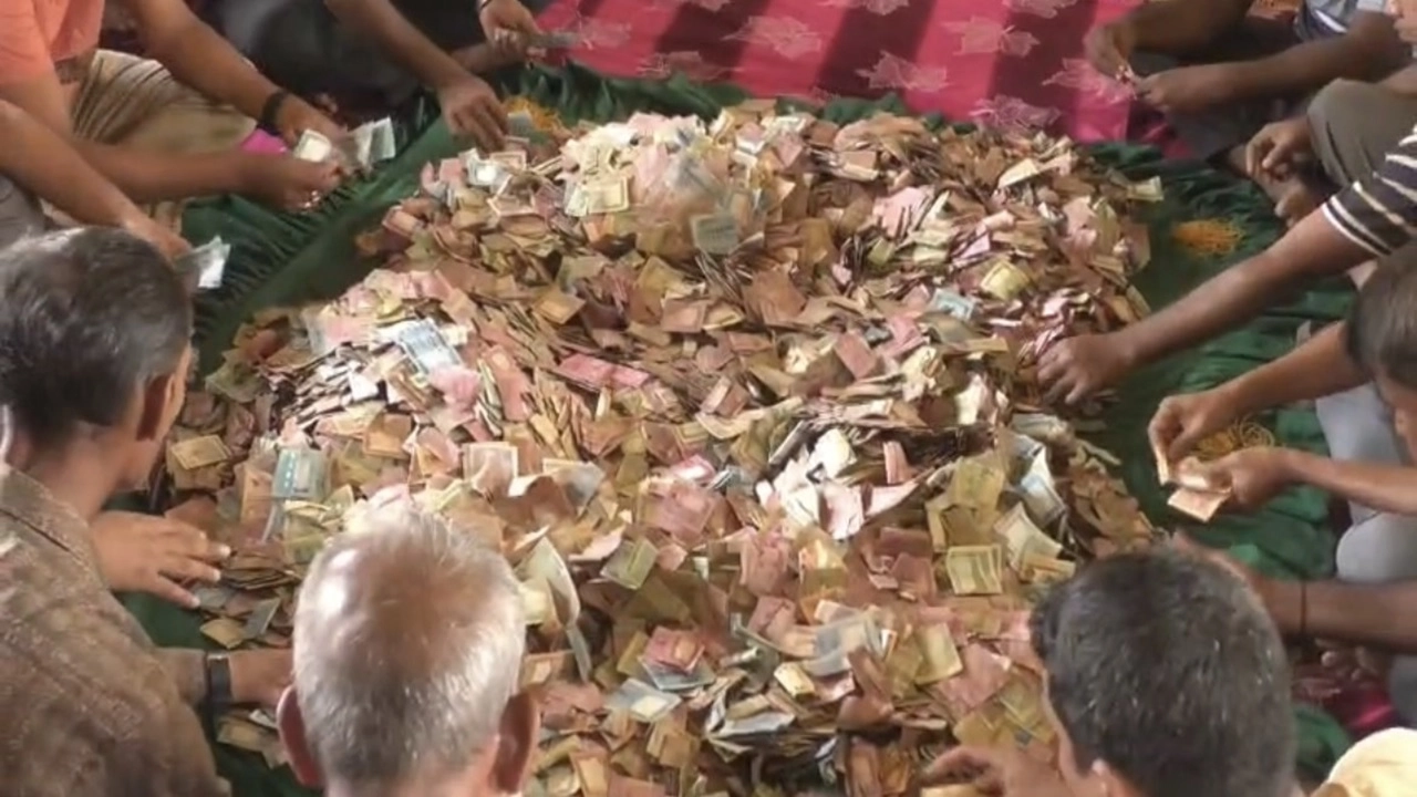 লালন আখড়াবাড়ির দানবাক্সে মিলল বিপুল টাকা